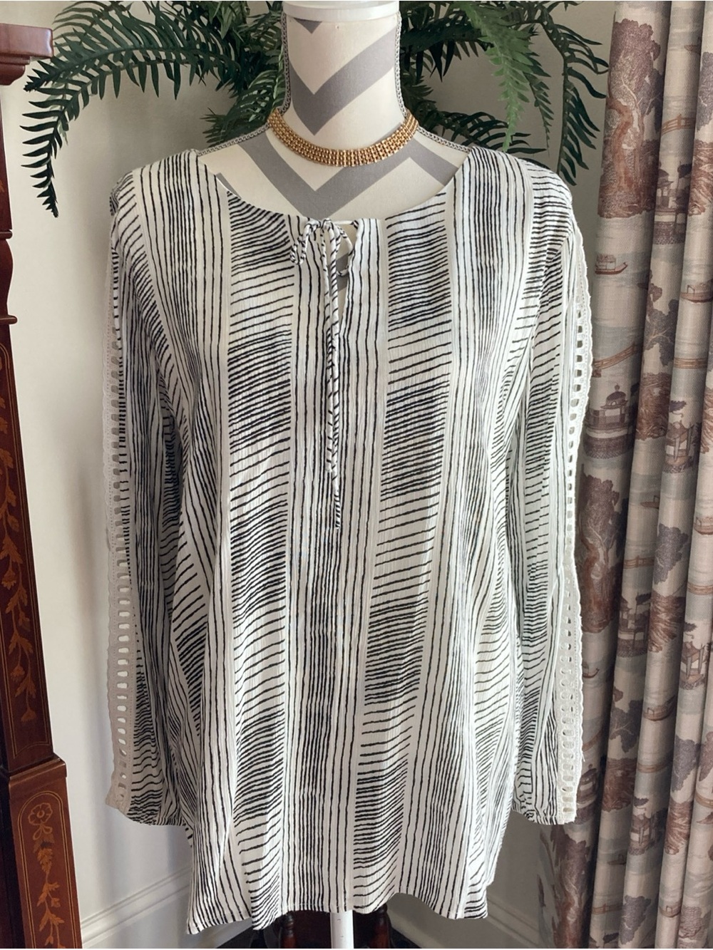 Joan Vass White & Black Long Sleeve Crocheted Details Lightweight Top Blouse XL